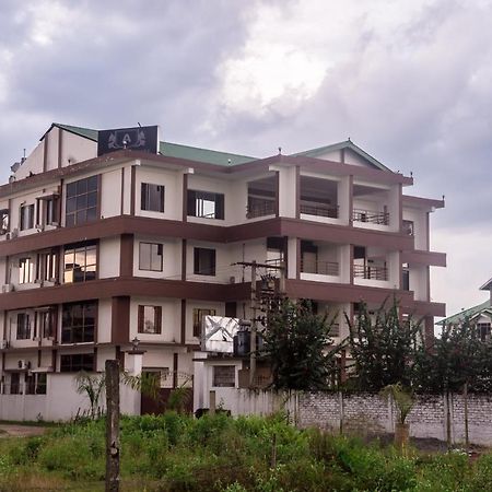 Hotel Aatreyee Dibrugarh Zewnętrze zdjęcie