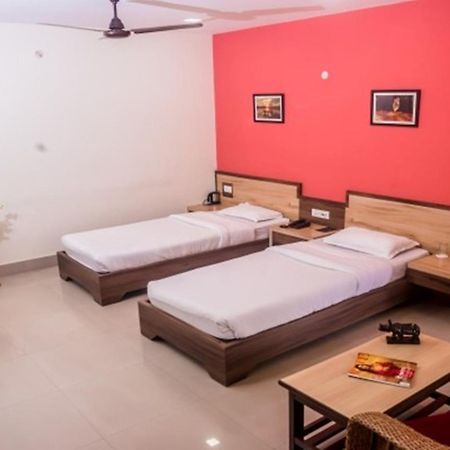 Hotel Aatreyee Dibrugarh Zewnętrze zdjęcie