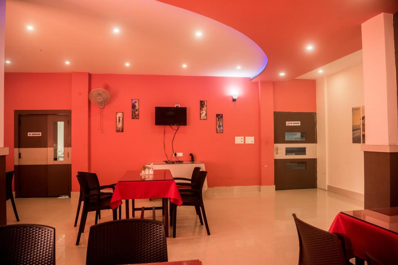 Hotel Aatreyee Dibrugarh Zewnętrze zdjęcie