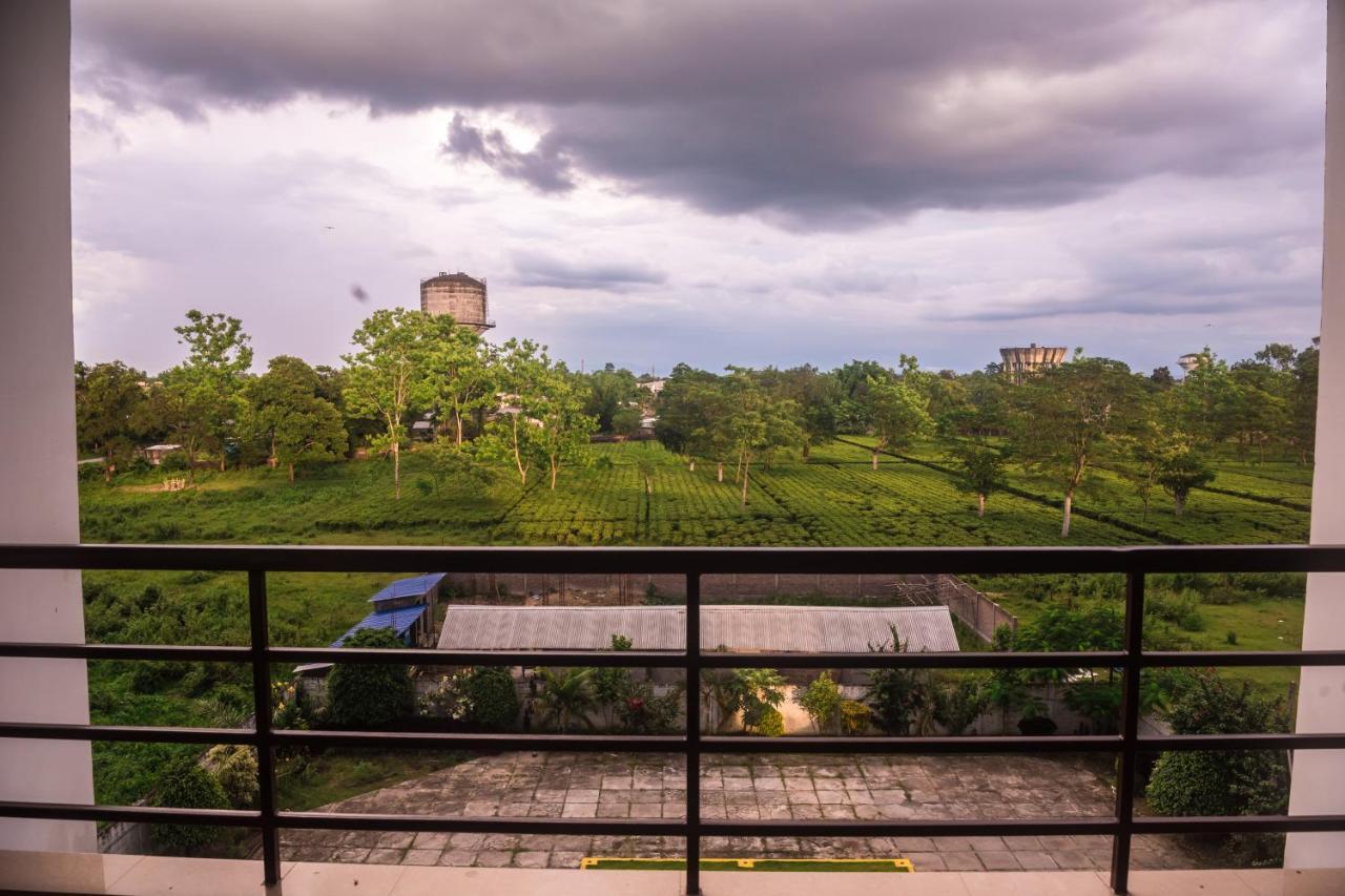 Hotel Aatreyee Dibrugarh Zewnętrze zdjęcie