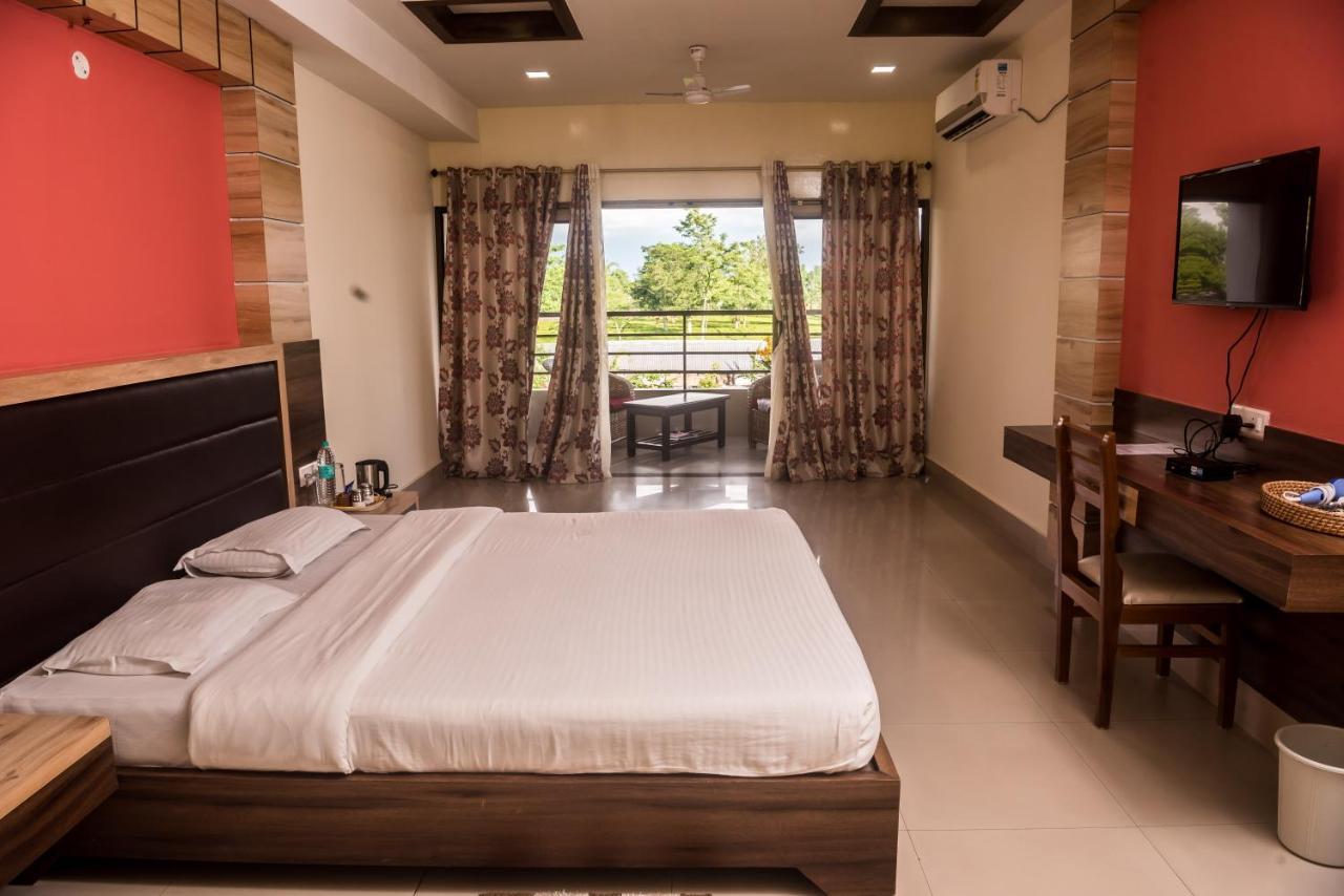 Hotel Aatreyee Dibrugarh Zewnętrze zdjęcie
