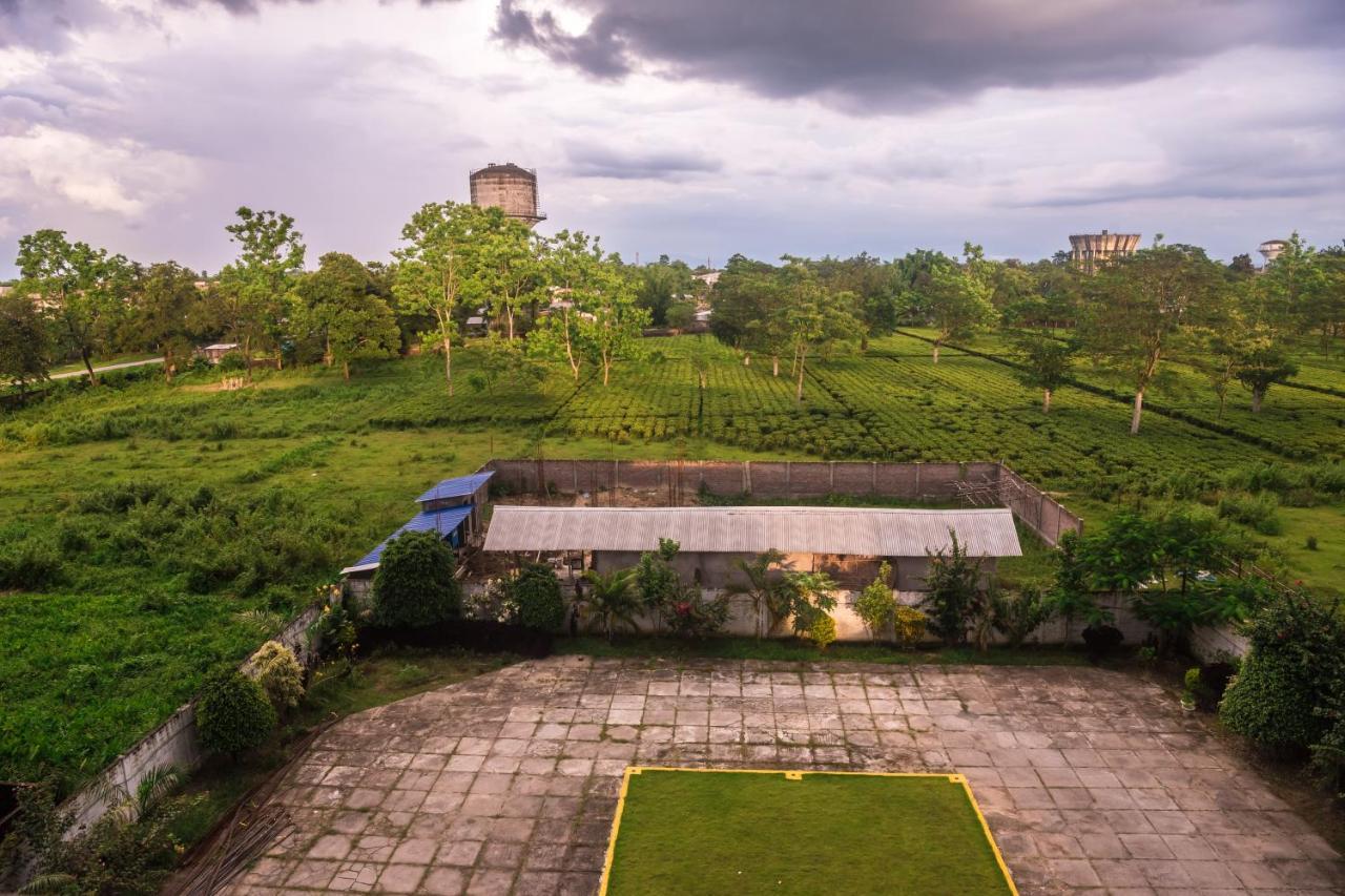 Hotel Aatreyee Dibrugarh Zewnętrze zdjęcie