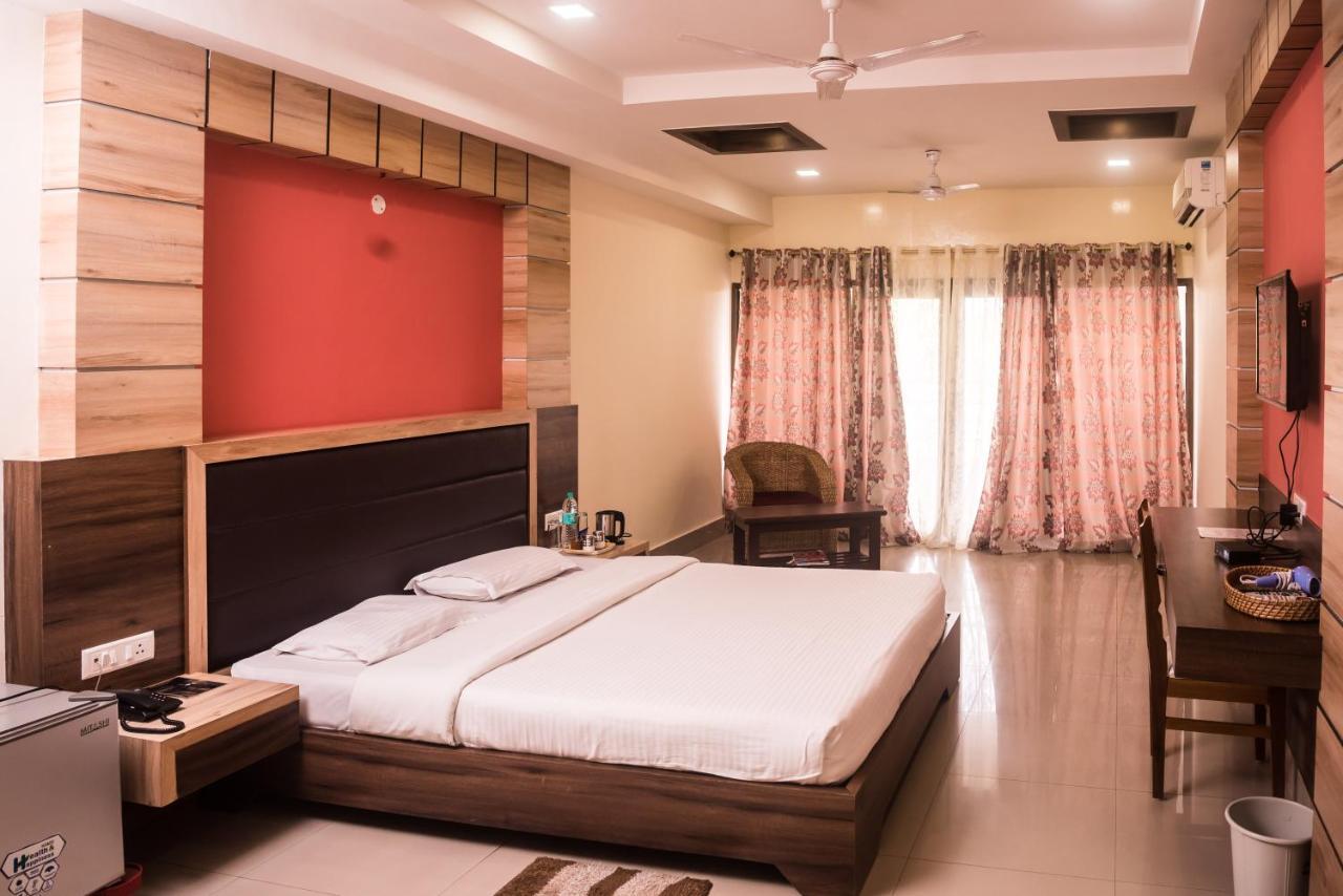 Hotel Aatreyee Dibrugarh Zewnętrze zdjęcie