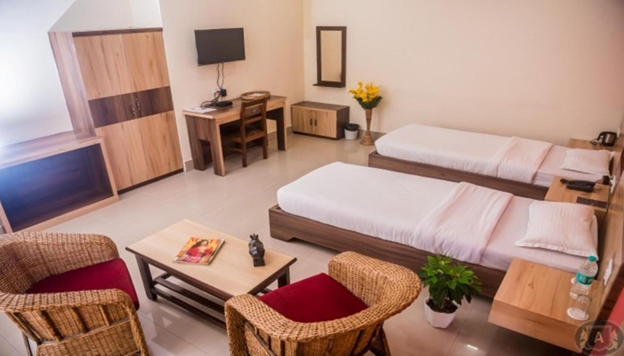Hotel Aatreyee Dibrugarh Zewnętrze zdjęcie