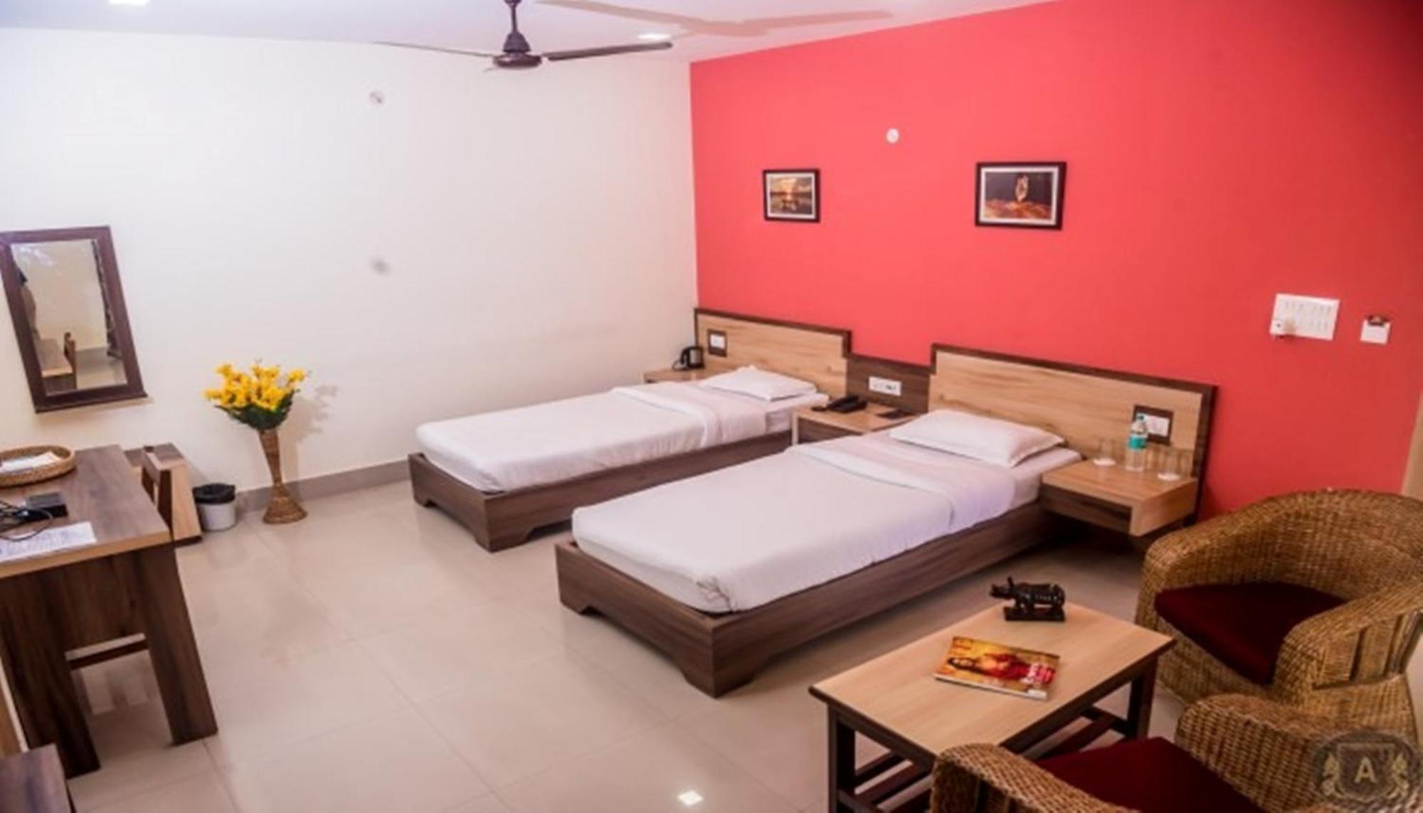 Hotel Aatreyee Dibrugarh Zewnętrze zdjęcie